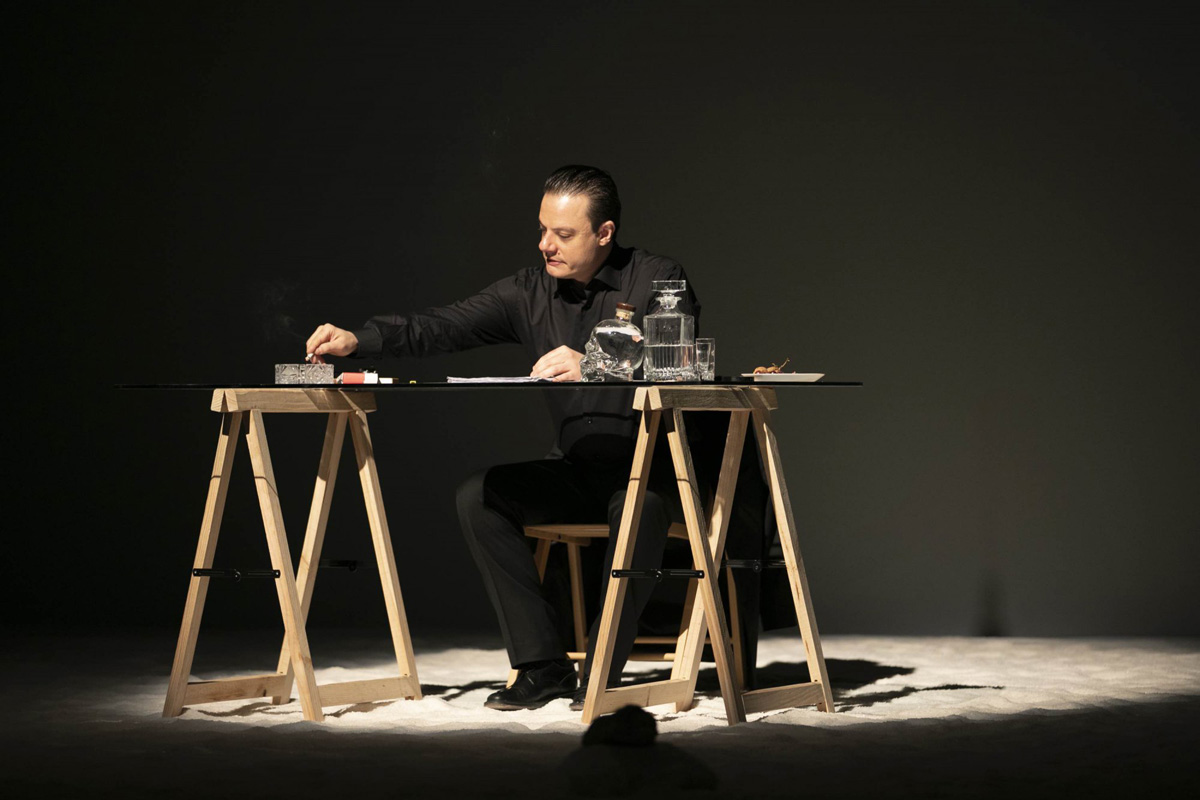 Lino Musella è Jan Fabre in “The Night Writer - Giornale Notturno”